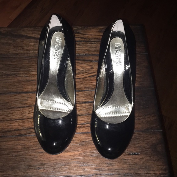 KENNETH COLE REACTION BLACK HEELS - Picture 1 of 6